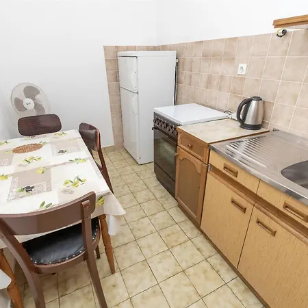 Pera Apartman Marina