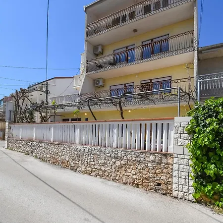 Pera Apartman Marina