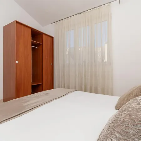 Pera Apartman *