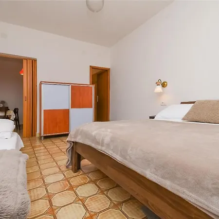 Pera Apartman Marina
